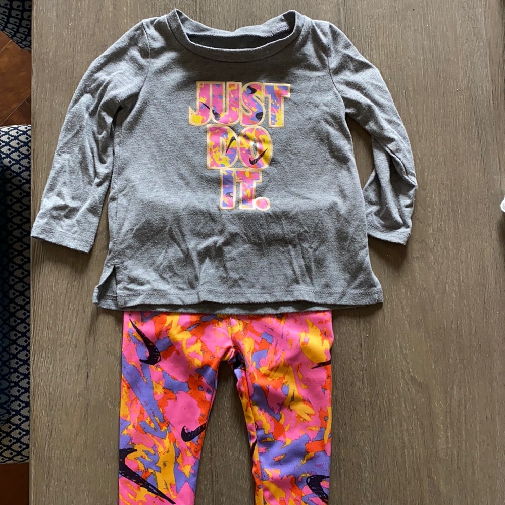 Nike set with adorable pattern, size 18 months